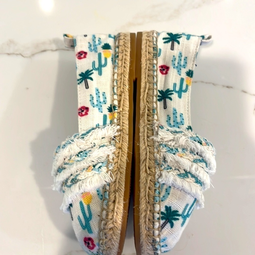 GB Girls tropical print espadrilles fringe slip on shoes size 2 - Picture 3 of 9